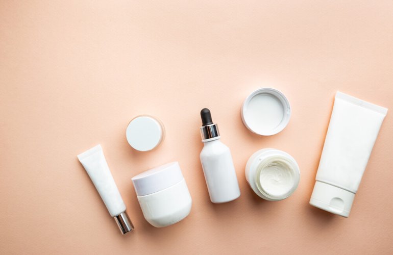 our expert dermatologists create a medical-grade skincare routine tailored just for you.