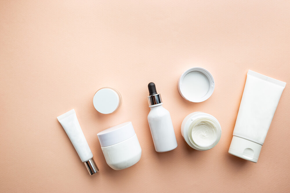 our expert dermatologists create a medical-grade skincare routine tailored just for you.