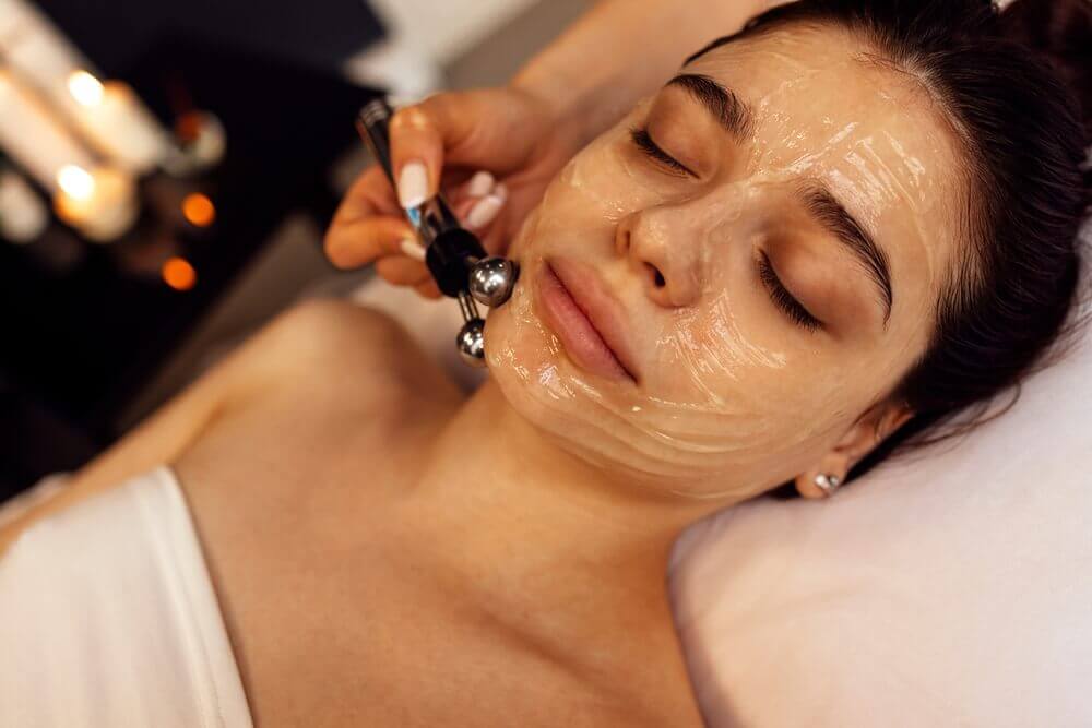 Anti-aging HydraFacial targeting fine lines, wrinkles, and loss of skin firmness